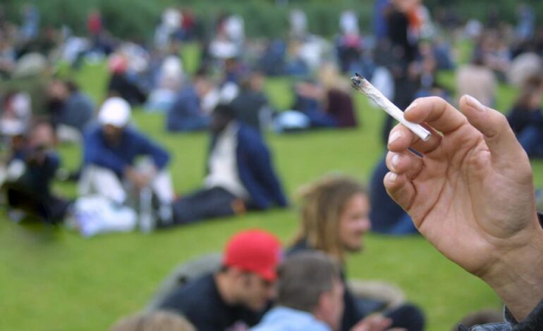  Mediante decreto Petro elimina multas a los portadores de drogas para uso personal